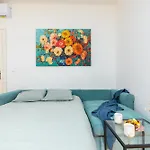 Charles Bridge Historic Centre Elegant Spacious Apartment