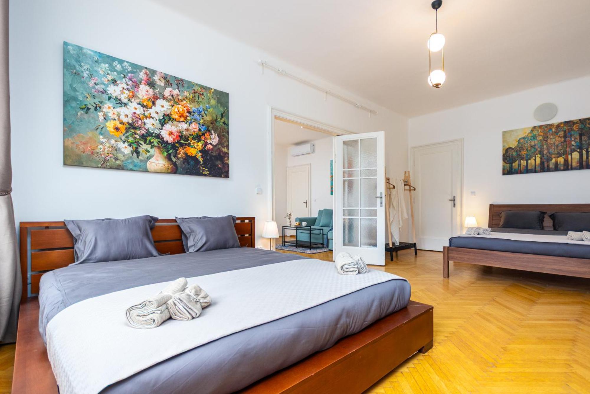 Charles Bridge Historic Centre Elegant Spacious Prague