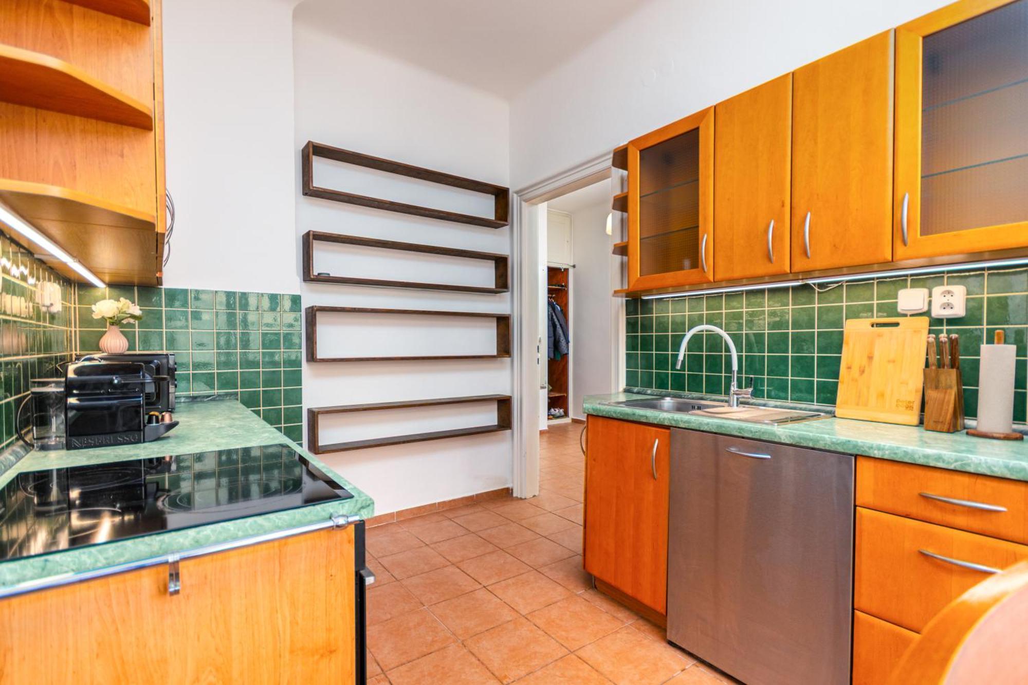 Charles Bridge Historic Centre Elegant Spacious Apartment