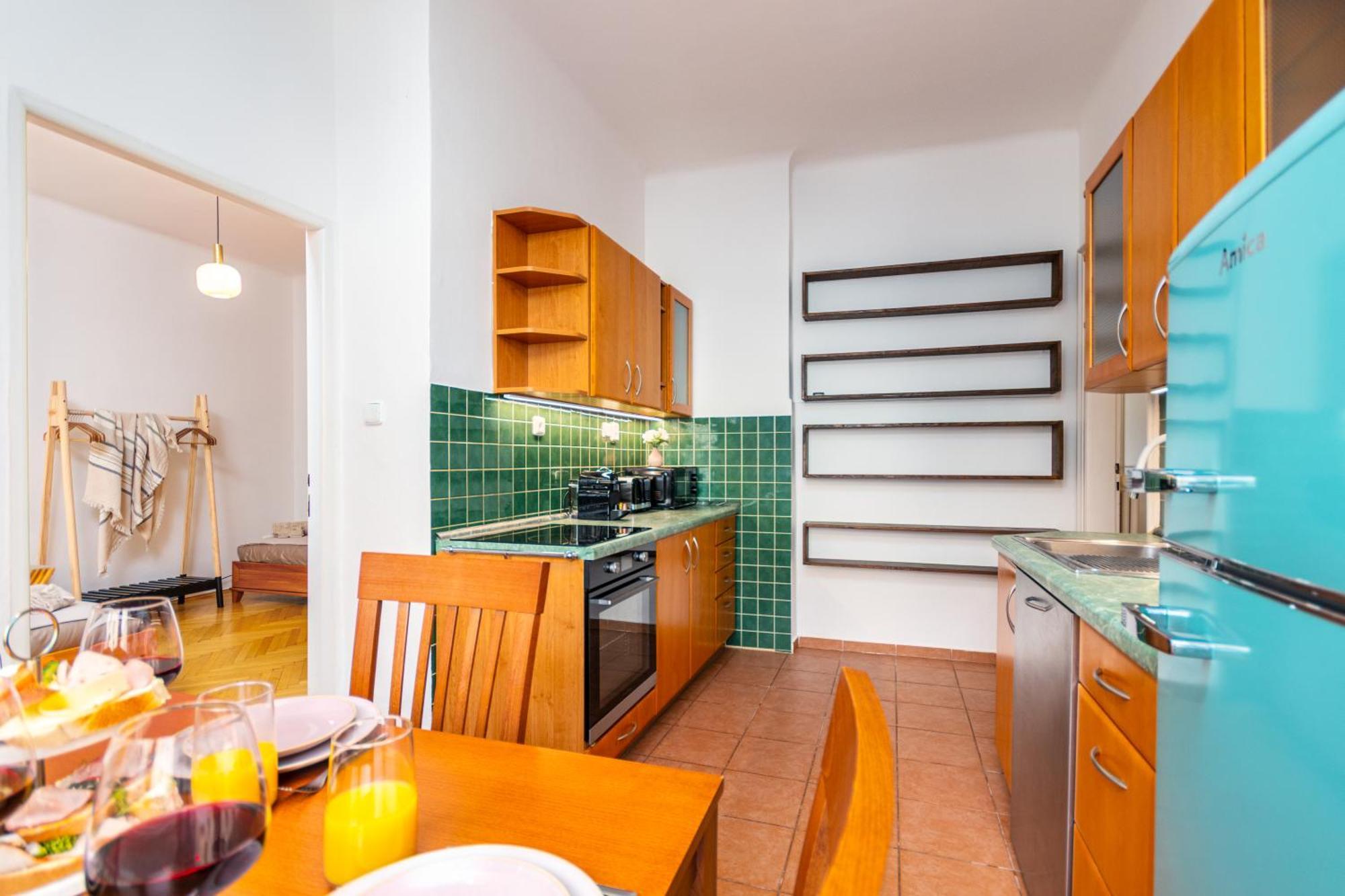 Charles Bridge Historic Centre Elegant Spacious Apartment *
