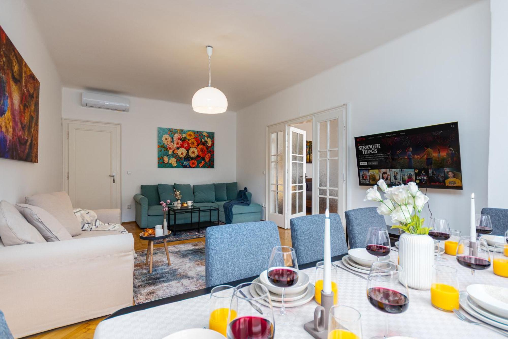 Charles Bridge Historic Centre Elegant Spacious Apartment Prague