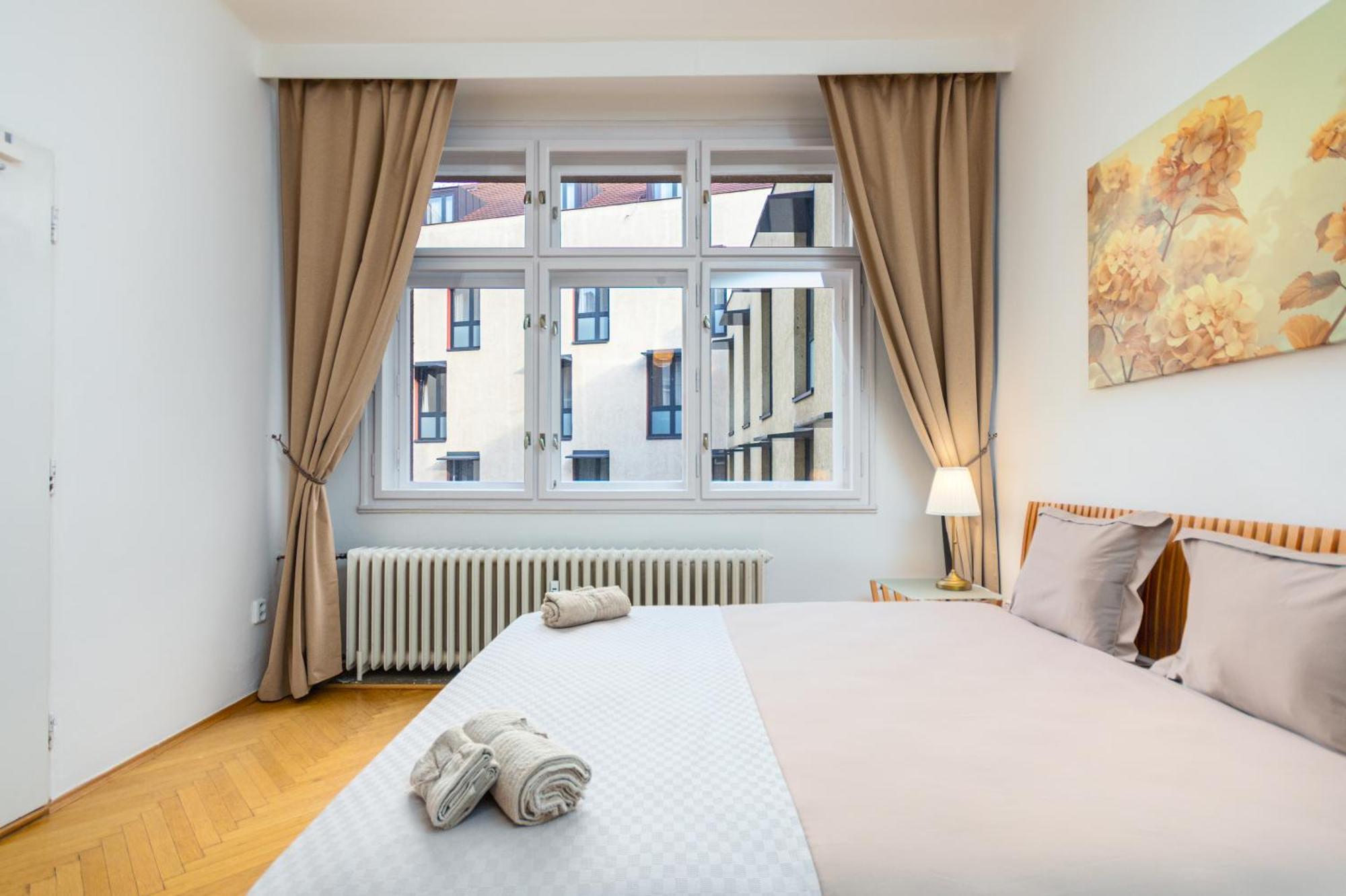 Charles Bridge Historic Centre Elegant Spacious *